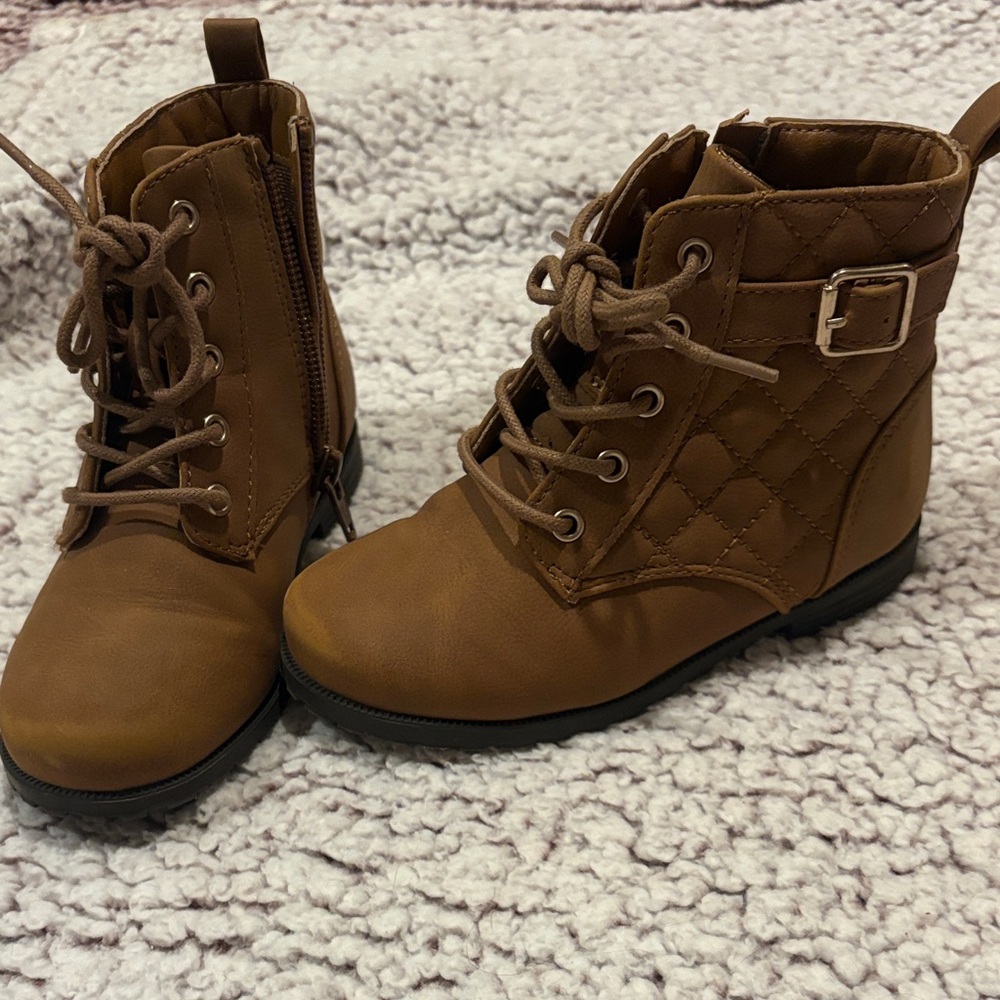 Place Quilted Brown Kids Boots